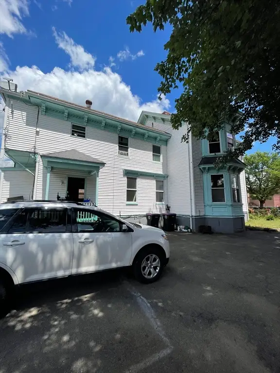 187 Chestnut St, Holyoke, MA 01040 - #2