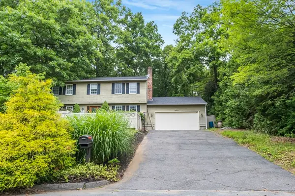 31 Golden Dr, Northampton, MA 01062