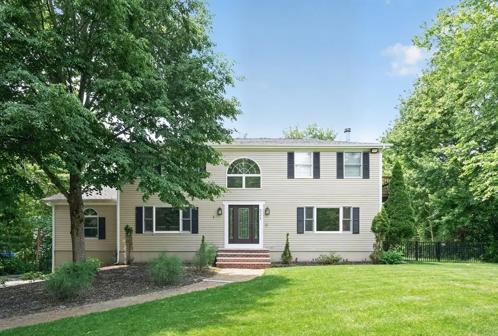 321 Birchbark Dr, Hanson, MA 02341 - #1