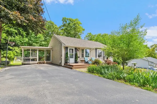 100 Delmar Dr, Northbridge, MA 01588