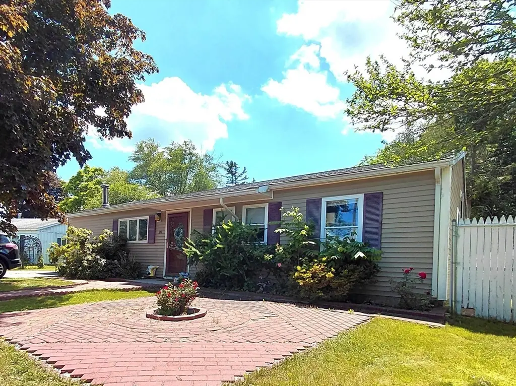 20 Laurie Ln, Lowell, MA 01851 - #1