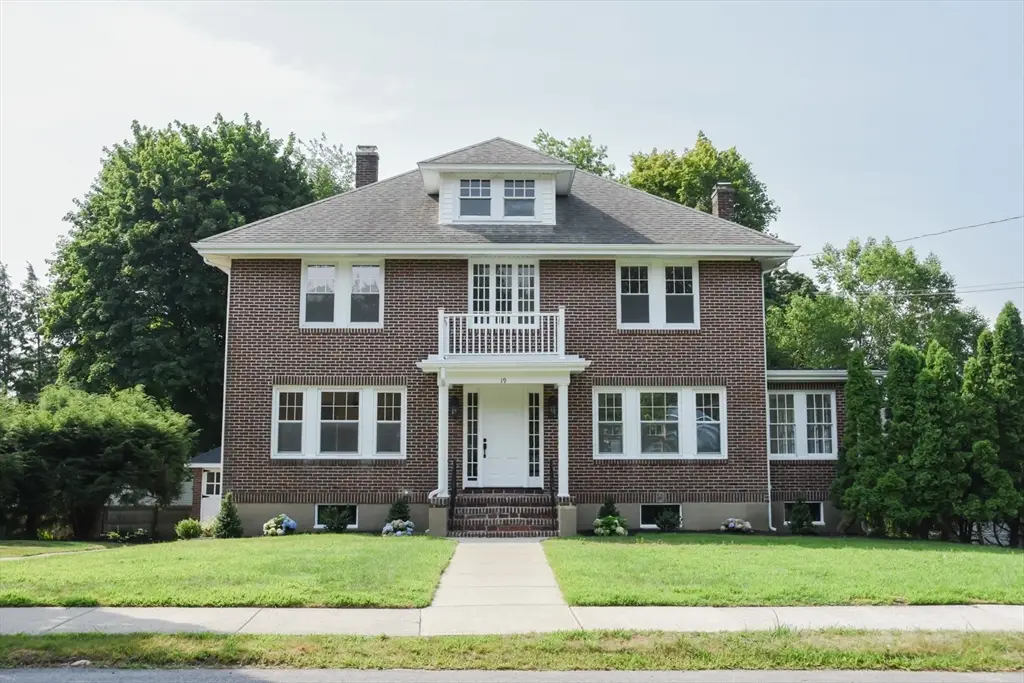 19 Stoneleigh Rd, Watertown, MA 02472 - #1