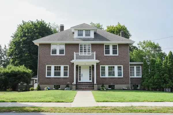 19 Stoneleigh Rd, Watertown, MA 02472