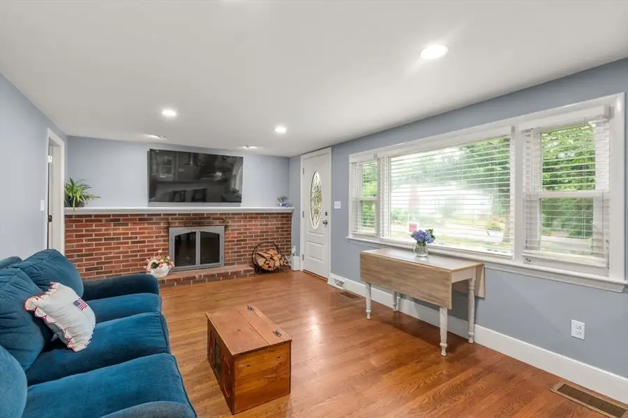 29 Silver Birch Ave, Plymouth, MA 02360 - #3