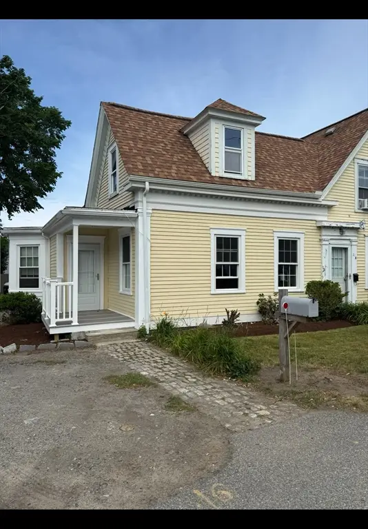 21 Pleasant St #8, Hyannis, MA 02601 - #1