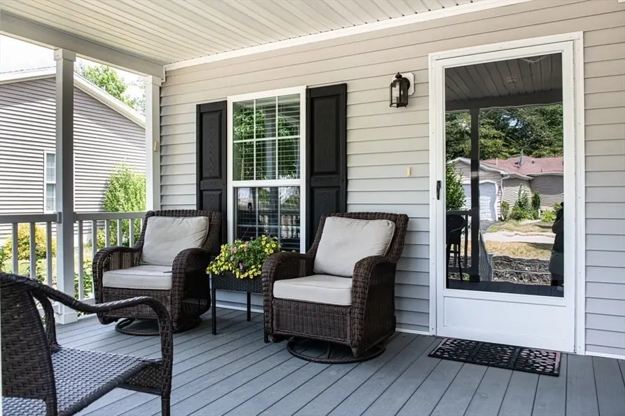 4 Leslie Court, Rockland, MA 02370 - #3