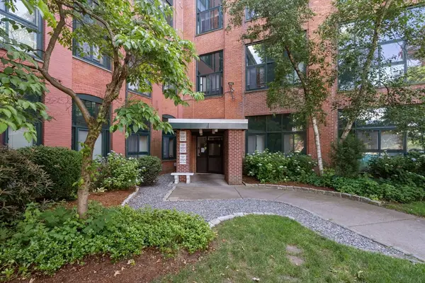150 Rumford Ave #230, Mansfield, MA 02048
