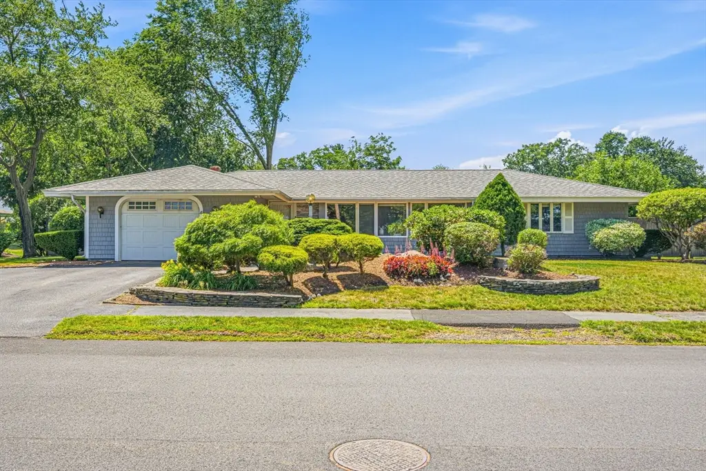 4 Antrim Rd, Peabody, MA 01960 - #1