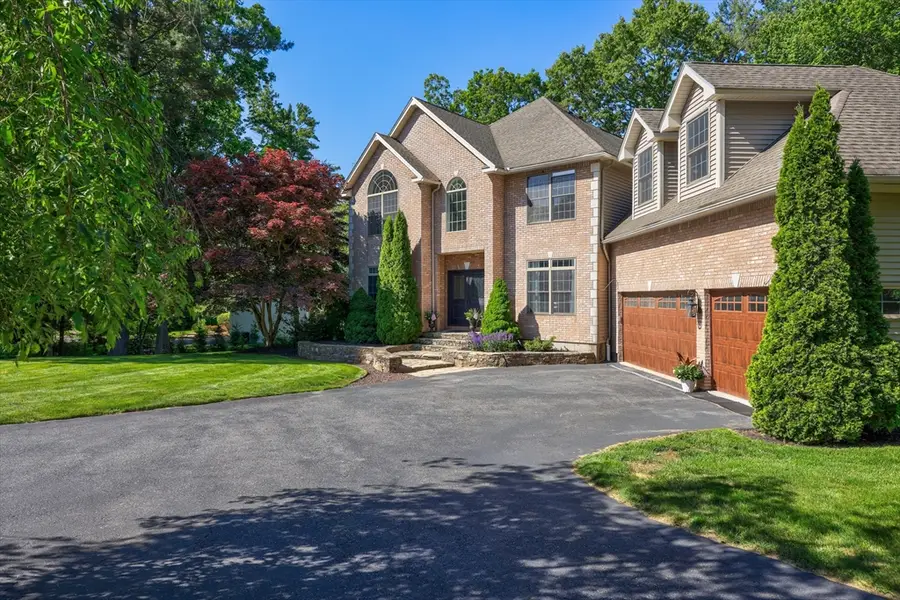 10 Strawberry Knoll Dr, Sutton, MA 01590 - #2