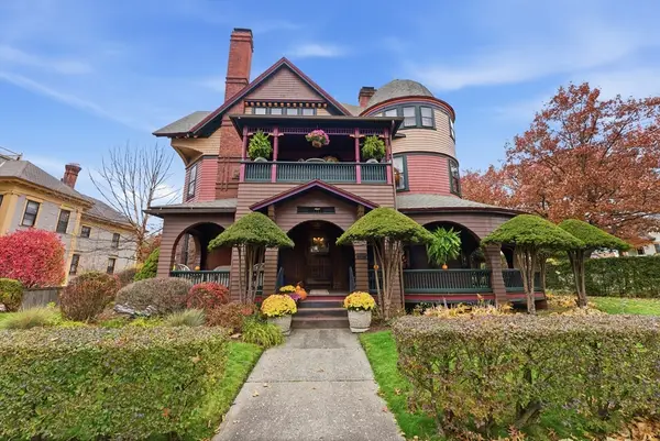 1176 Worthington St, Springfield, MA 01109