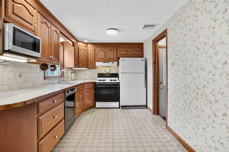 95 Wrenwood St, Springfield, MA 01129 - #3