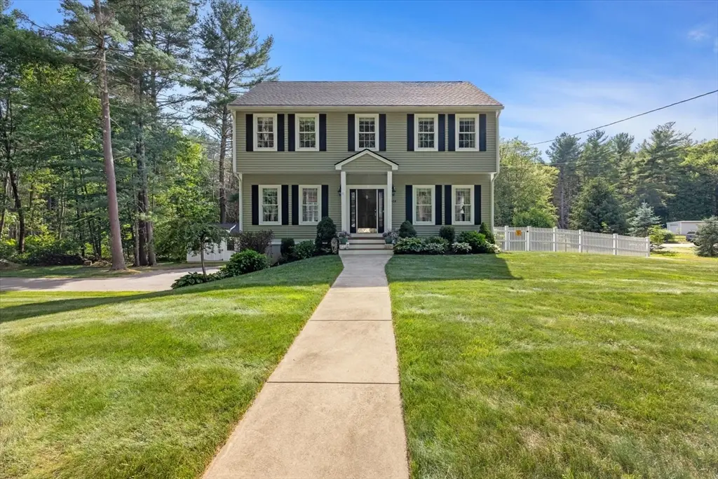 304 Quaker St, Northbridge, MA 01534 - #1
