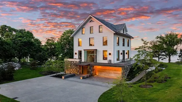 20 Crowninshield Road, Marblehead, MA 01945