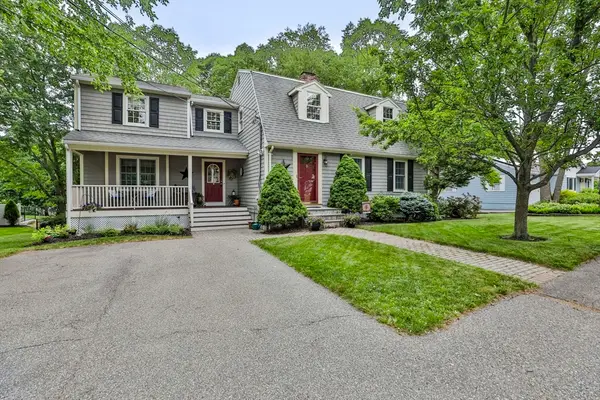 33 Reynolds Rd, Wakefield, MA 01880