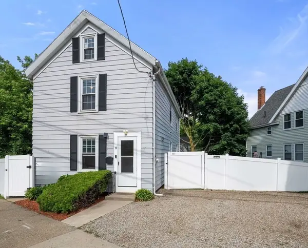 8 Pulaski St, Peabody, MA 01960