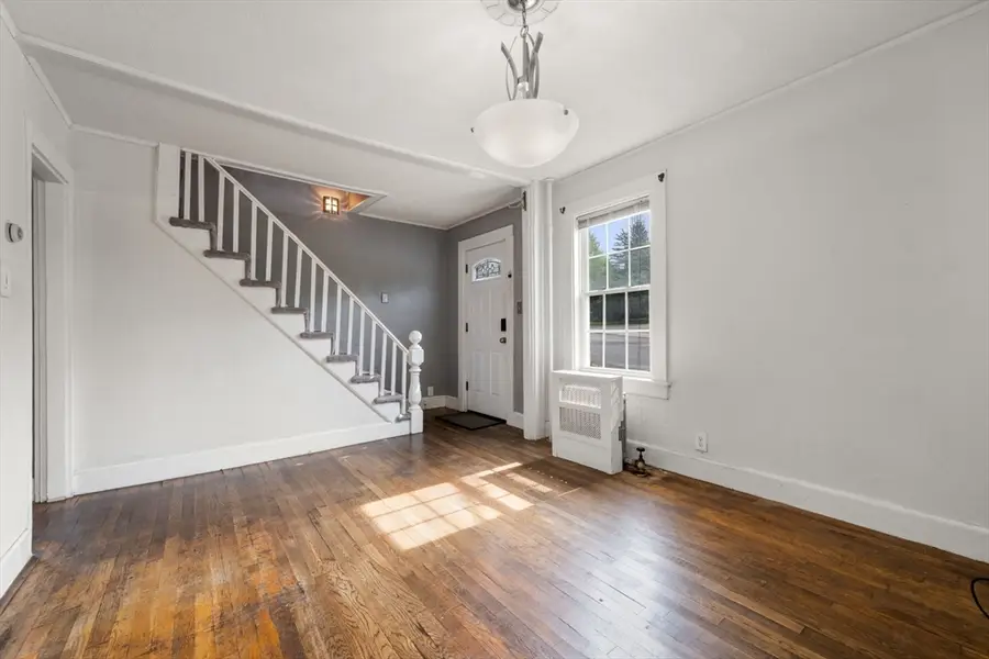 8 Pulaski St, Peabody, MA 01960 - #3