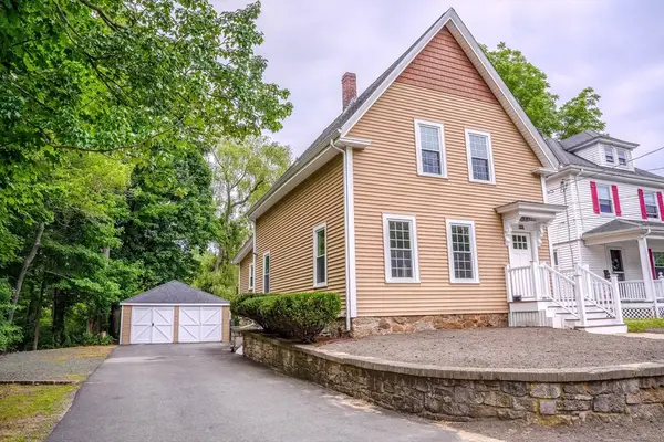 32 Dale St, Franklin, MA 02038