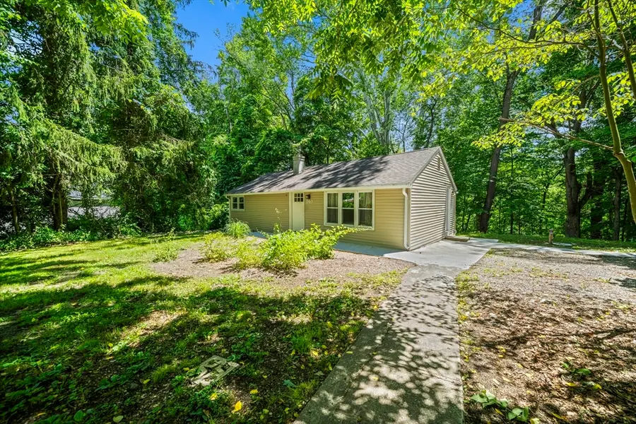 140 Highland Ave, Russell, MA 01071 - #2