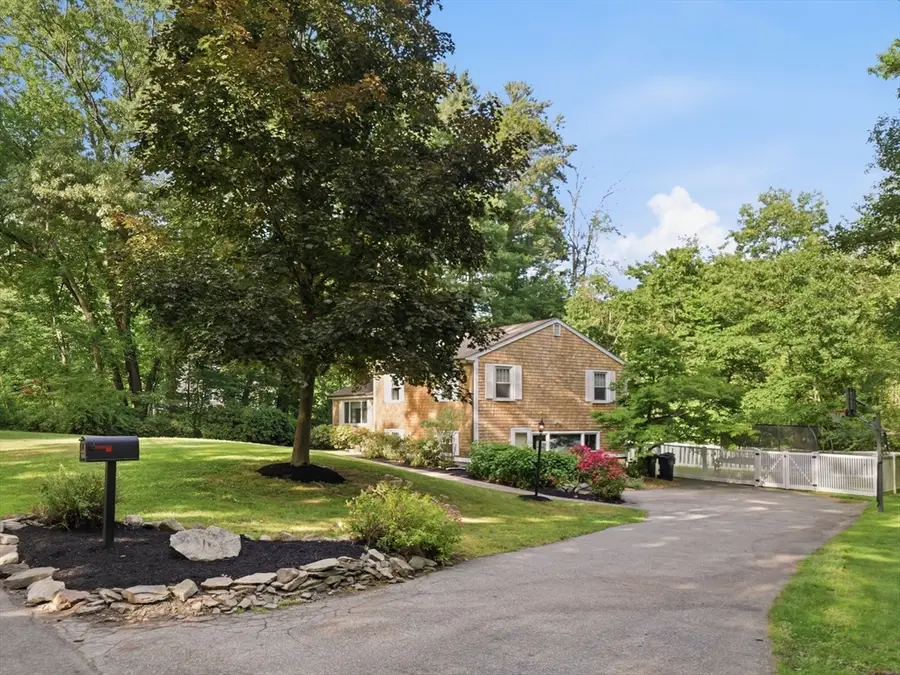 62 Juniper Rd, Andover, MA 01810 - #3