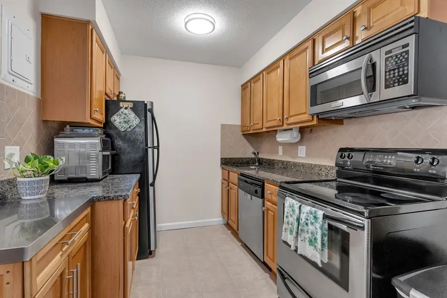 18 Dailey St #H, Attleboro, MA 02703 - #3