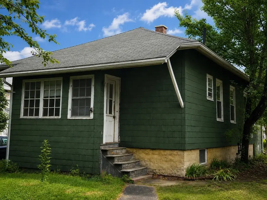 79 Thaddeus St, Chicopee, MA 01020 - #3