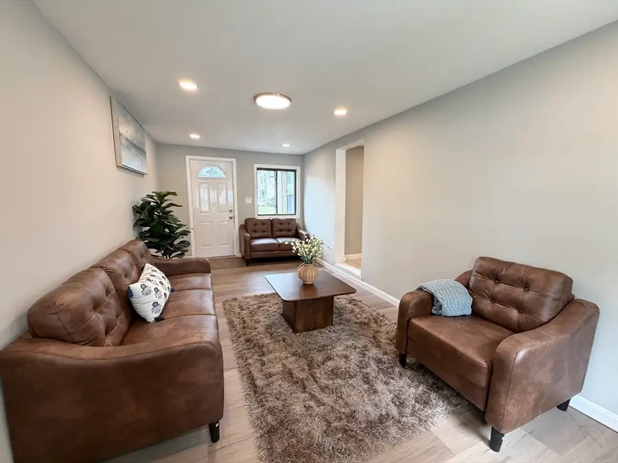 87 Vezina St, Leominster, MA 01453 - #3