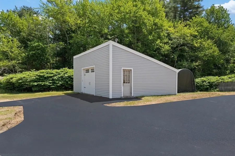 865 Salem St, Groveland, MA 01834 - #3