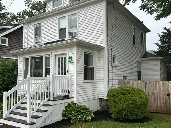 18 Ryder St, Dartmouth, MA 02747