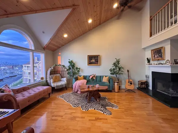700 Shore Dr #3-306, Fall River, MA 02721