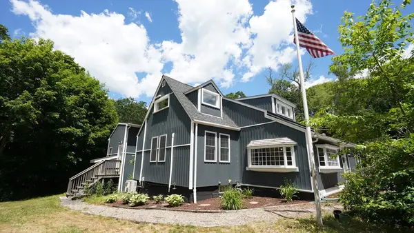 690 Taunton Ave, Seekonk, MA 02771