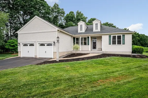 43 Juniper Wood Dr, Haverhill, MA 01832