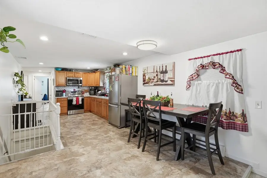 23 Smith St, Chicopee, MA 01020 - #3