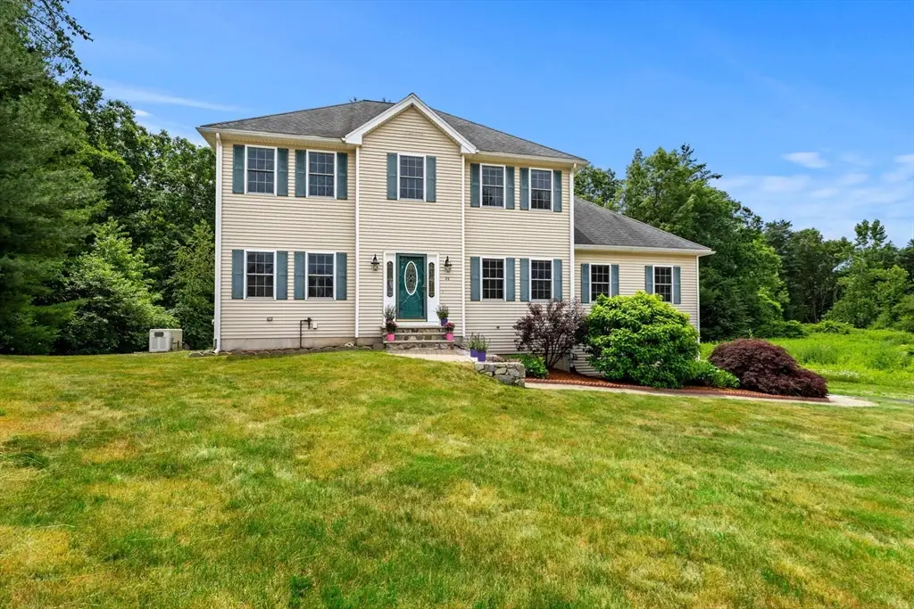26 Shakespeare St, Tyngsborough, MA 01879 - #1
