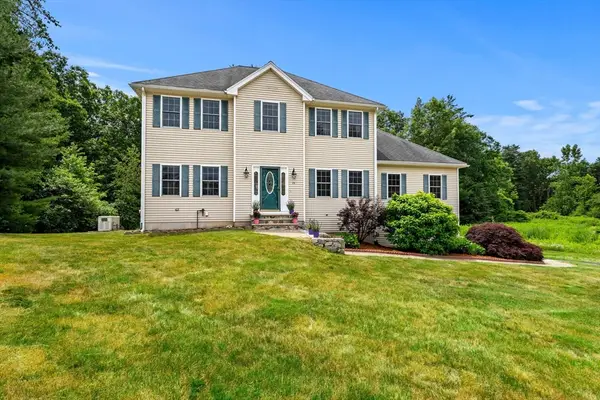 26 Shakespeare St, Tyngsborough, MA 01879