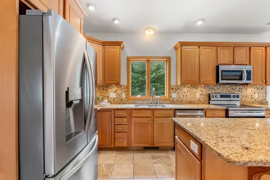 26 Shakespeare St, Tyngsborough, MA 01879 - #3