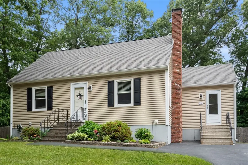 9 Laurel Ln, Bellingham, MA 02019 - #1