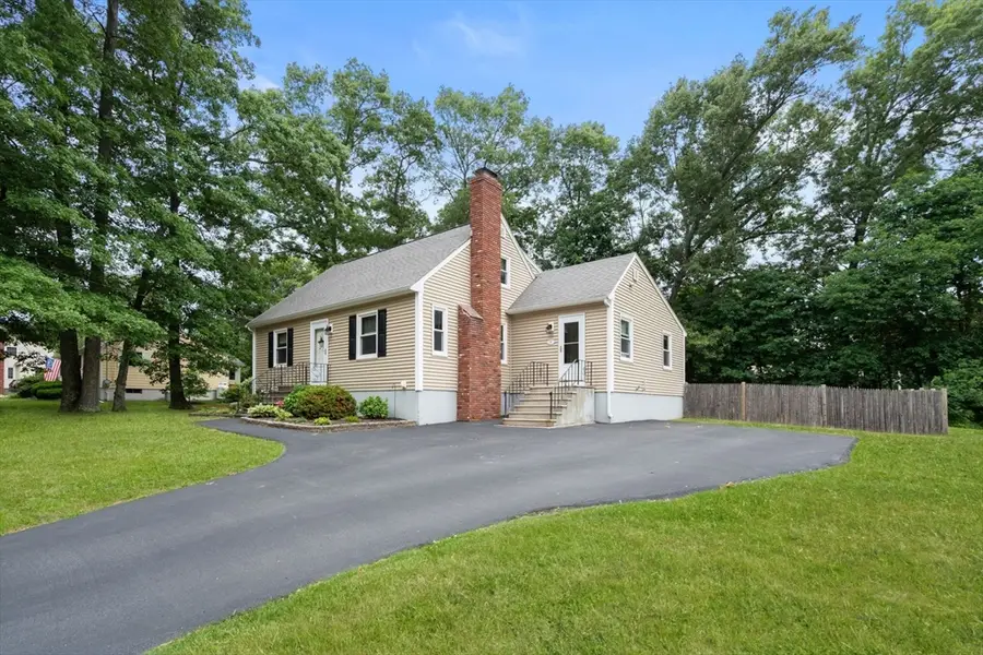 9 Laurel Ln, Bellingham, MA 02019 - #3