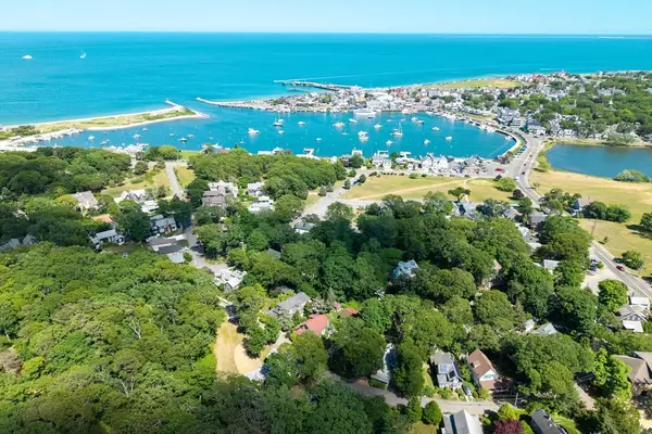 27 Laurel Avenue, Oak Bluffs, MA 02557