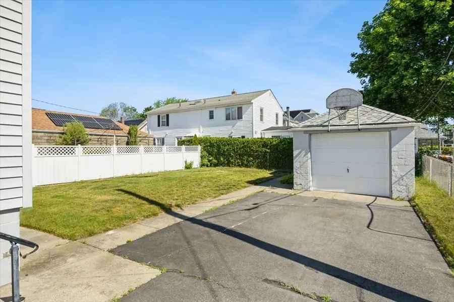 123 Brooklawn St, New Bedford, MA 02745 - #3