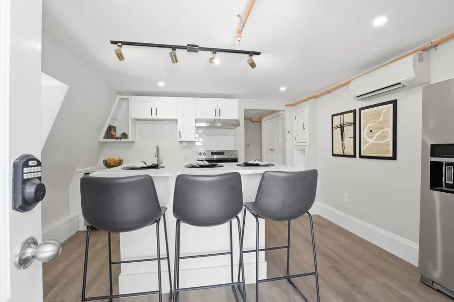 47 Newtonville Ave #3, Newton, MA 02458 - #3