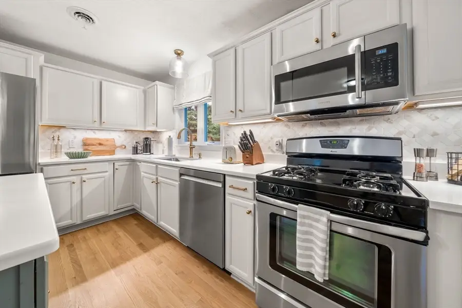22 Edgewater Dr, Plymouth, MA 02360 - #3