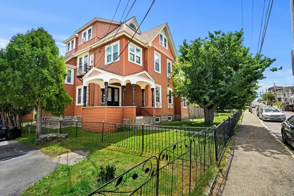 52 Mount Washington St, Lowell, MA 01854