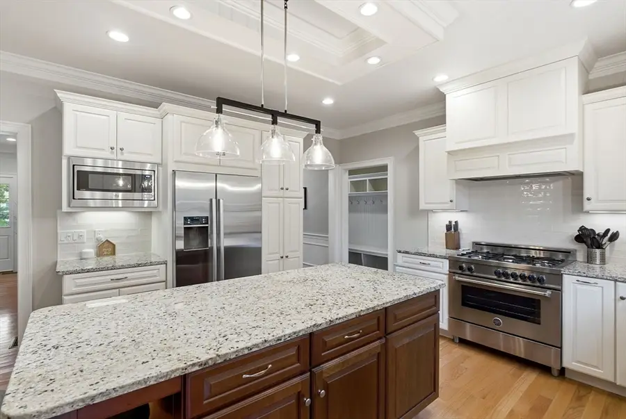 7 Davis Rd, Bedford, MA 01730 - #3