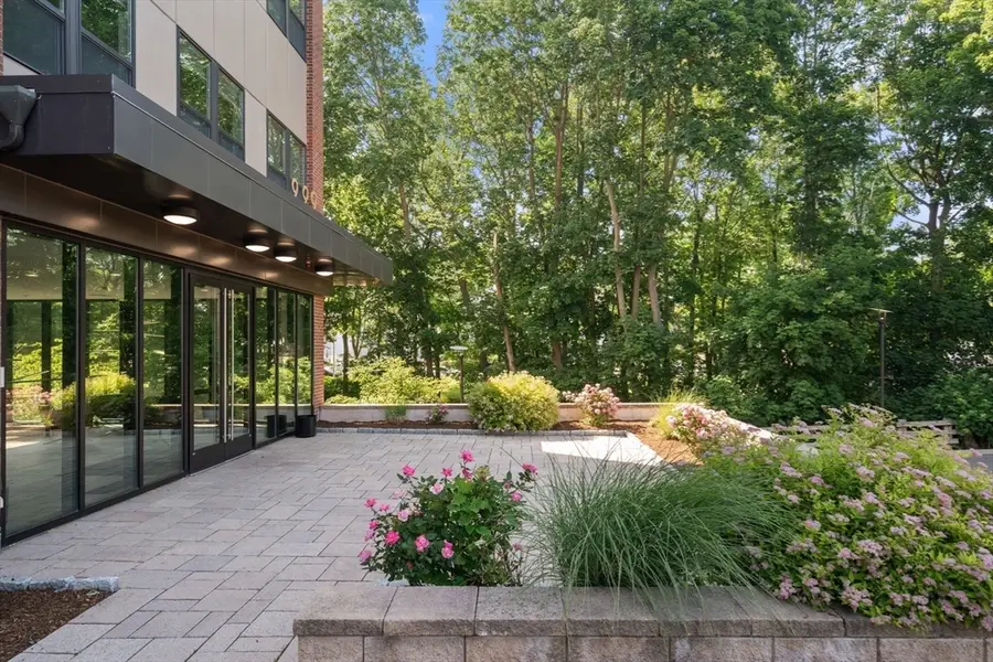 999 Hancock St #313, Quincy, MA 02169 - #3