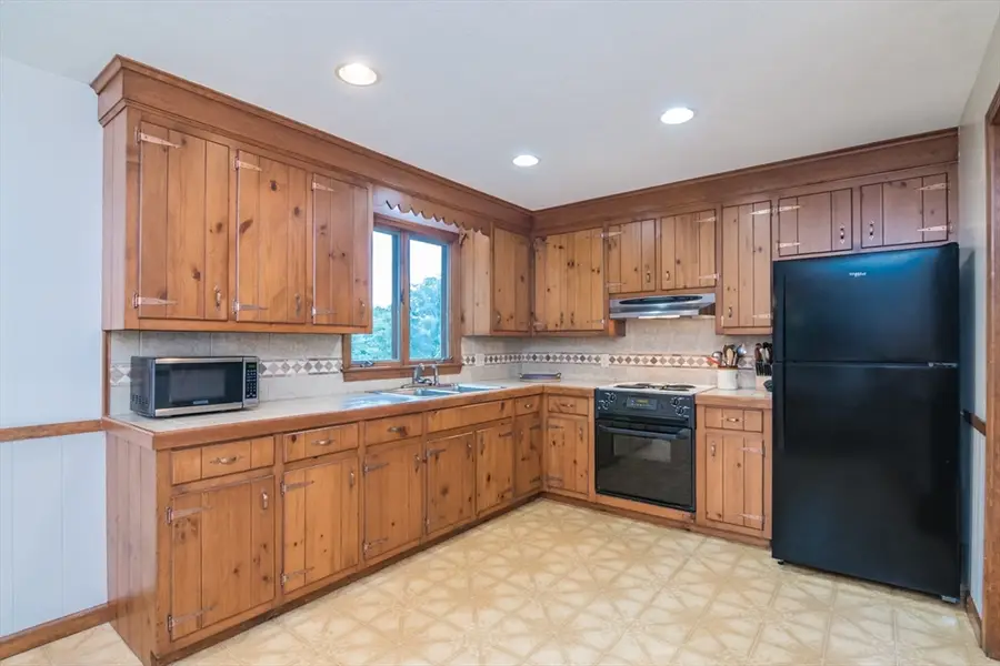 45 Skyline Dr, Westfield, MA 01085 - #3