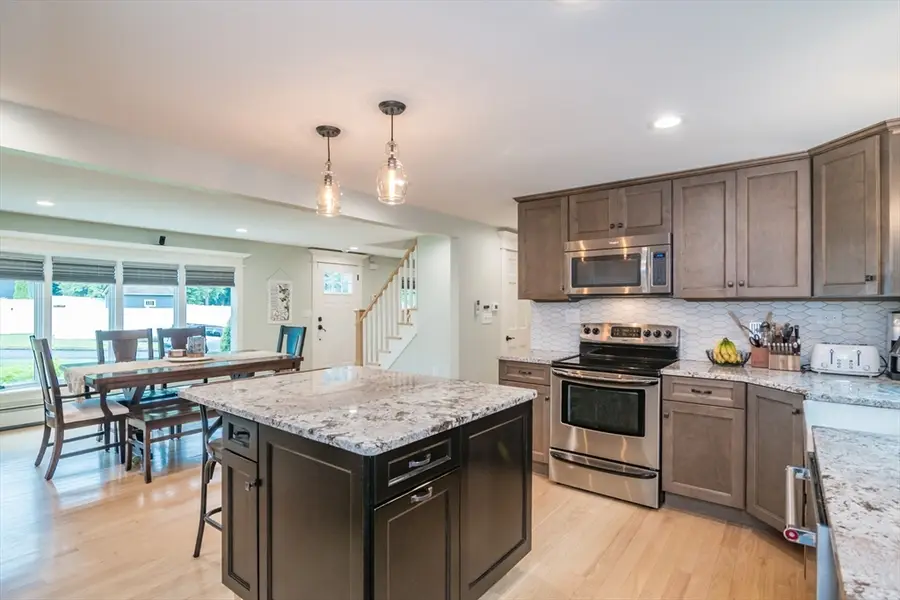 7 Stuart Pl, Westfield, MA 01085 - #3
