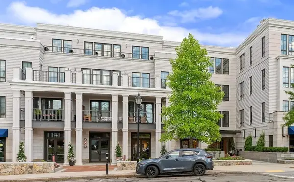 580 Washington Street #104, Wellesley, MA 02482