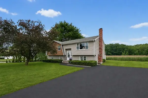 29 Country Club Dr, Tewksbury, MA 01876