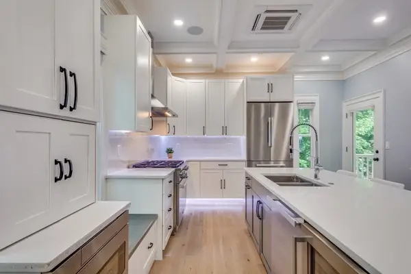 74-76 Dana St #3, Cambridge, MA 02138