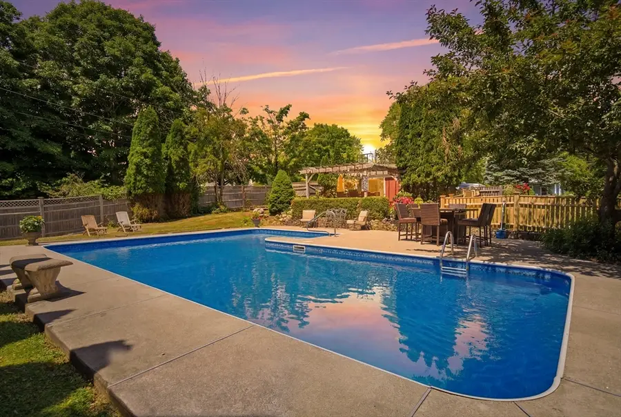 555 Main Street, West Newbury, MA 01985 - #2